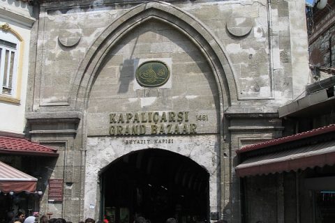 Stone gate of the Grand Bazaar, a stop worth knowing about where to eat in Istanbul