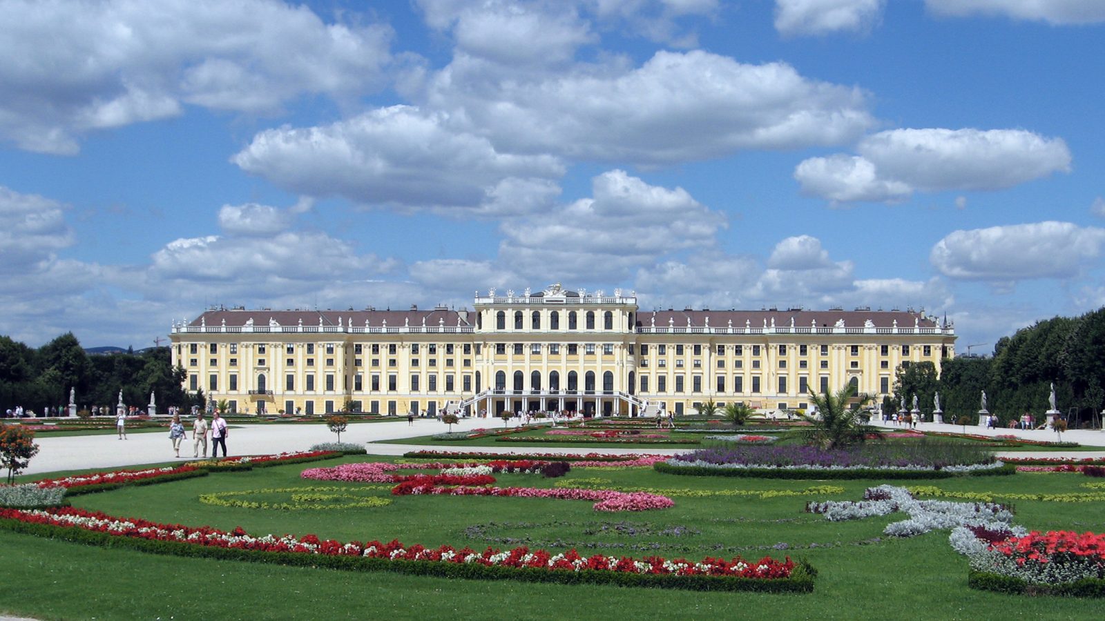 Schönbrunn Palace facade and gardens, a top stop on any Vienna travel guide