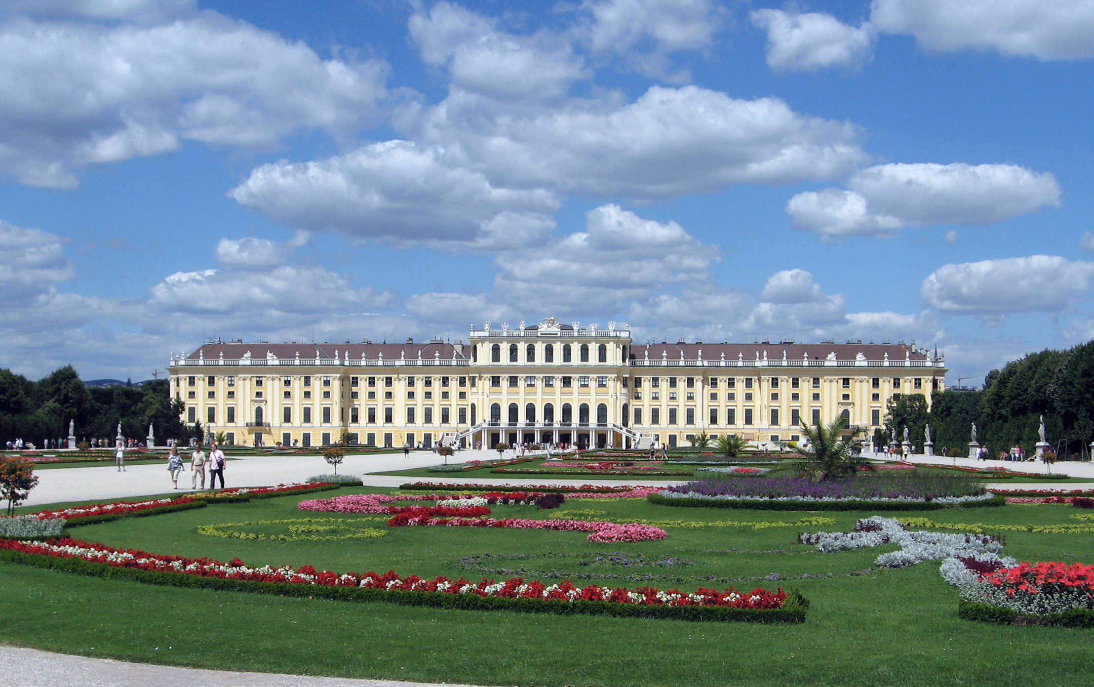 Schönbrunn Palace facade and gardens, a top stop on any Vienna travel guide