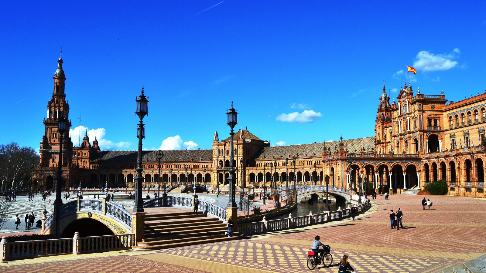 Plaza de España, a must-see stop in this Seville travel guide