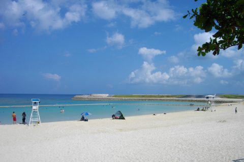 Tropical beach at a resort destination, the setting for choosing an all-inclusive resort worth it