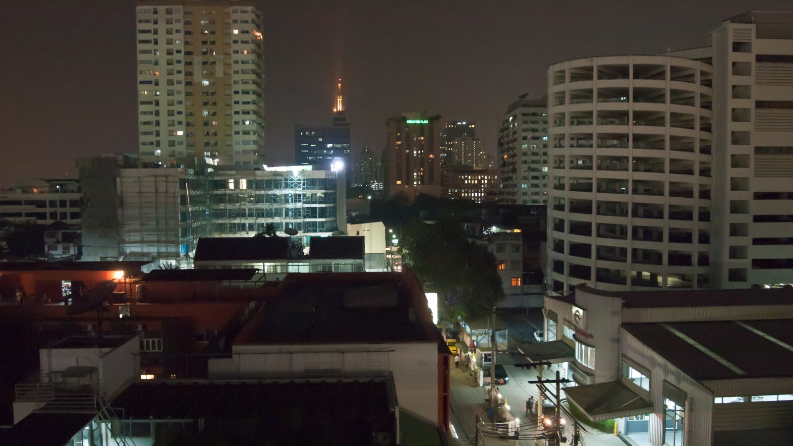 Bangkok street food scene at night, part of where to eat in Bangkok guide