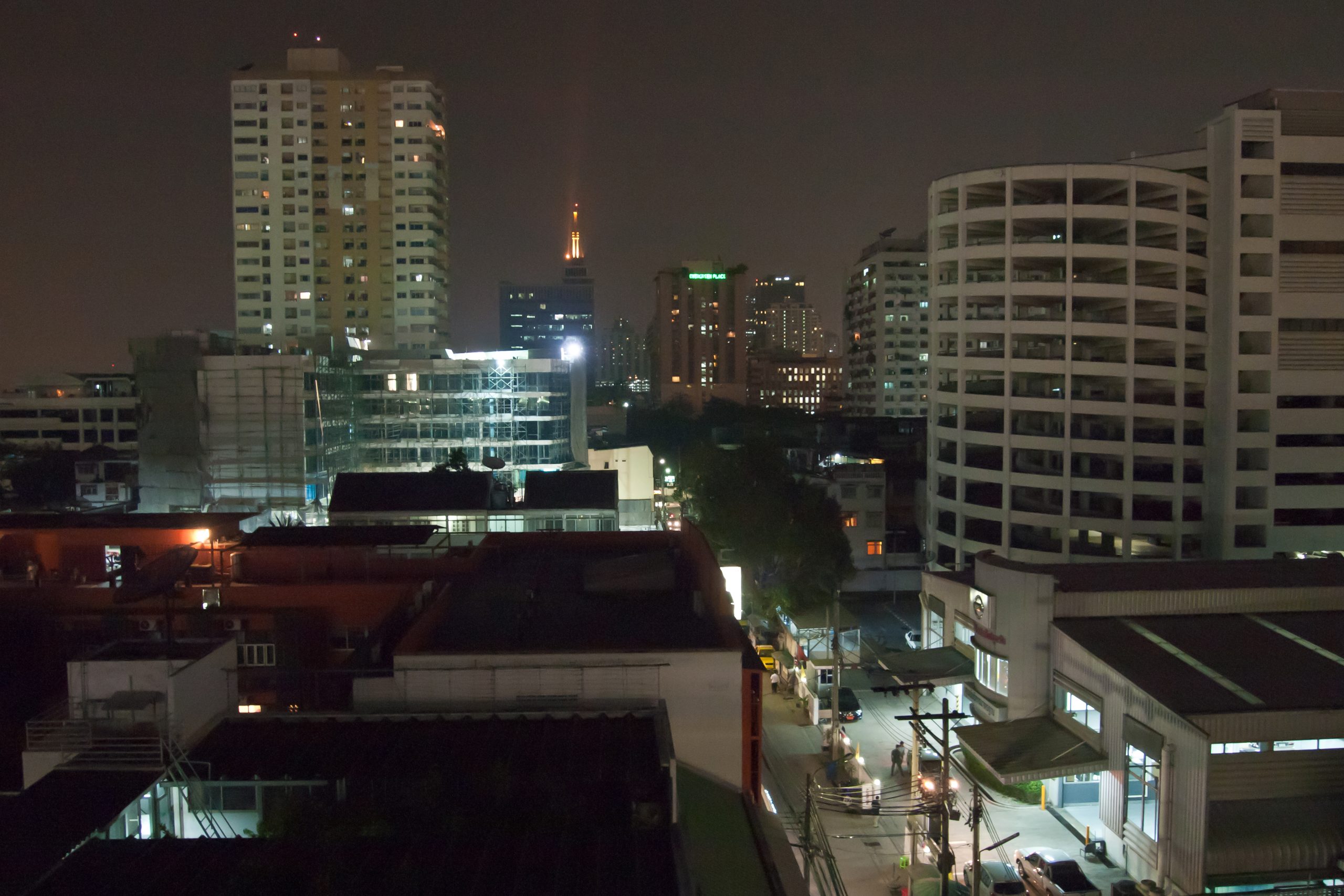 Bangkok street food scene at night, part of where to eat in Bangkok guide