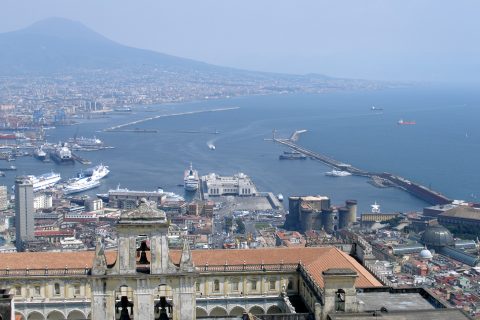 View over the Bay of Naples with Mount Vesuvius, where to eat in Naples starts here