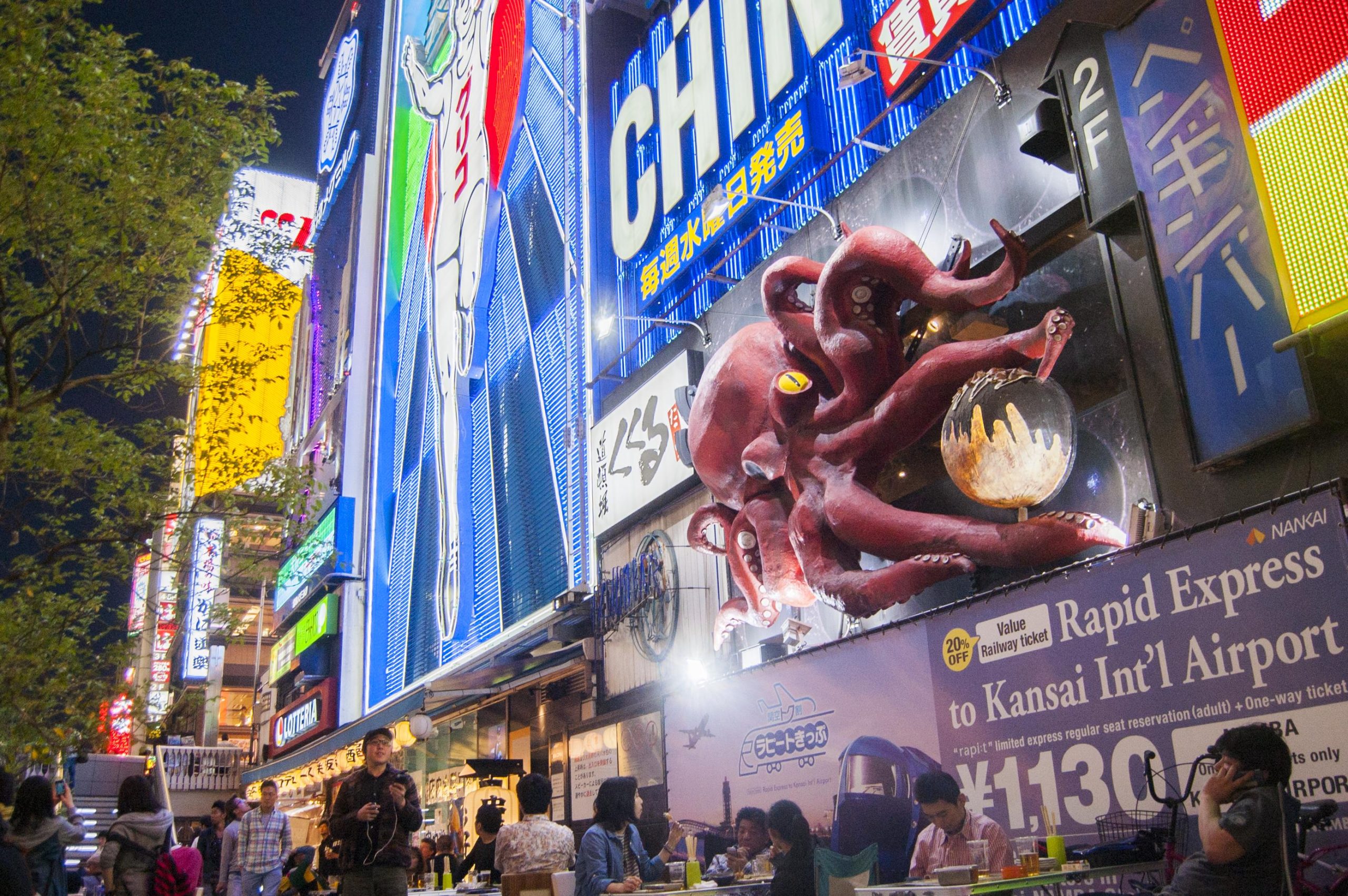 Where to eat in Osaka Dotonbori canal street food district