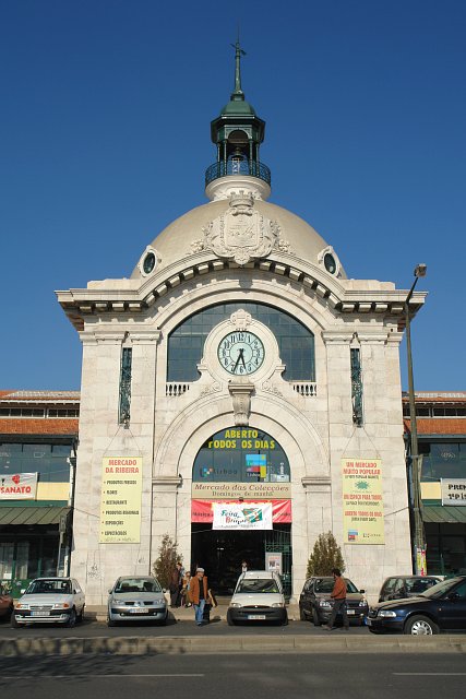 Where to eat in Lisbon photo of the Mercado da Ribeira food market hall